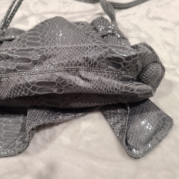 Carlos Falchi fatto a mano phython print mettalic crossbody bag - Picture 7 of 7